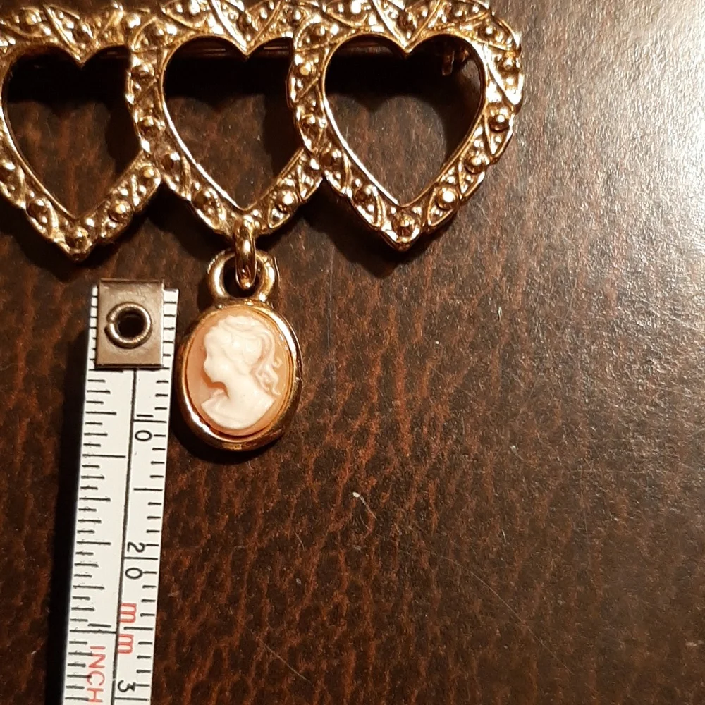 Triple Heart Gold Tone Brooch with Cameo - Picture 6 of 6